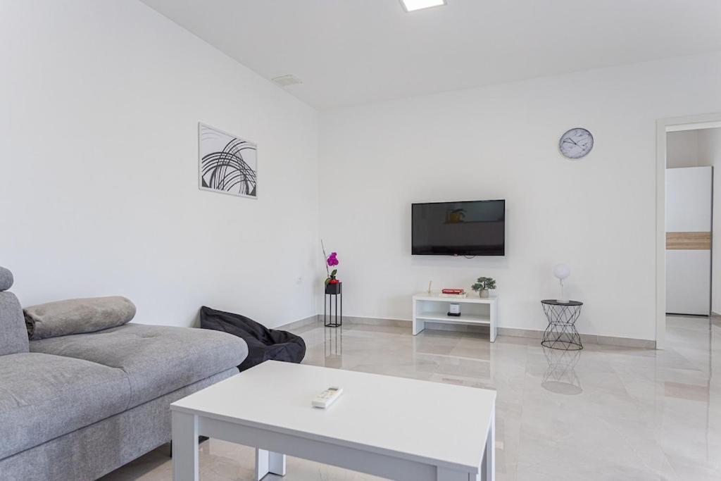 Apartment Olive Garden Near Pula 3 Km From Center And Only 4 Km From The Beach For 4 Persons Exteriér fotografie
